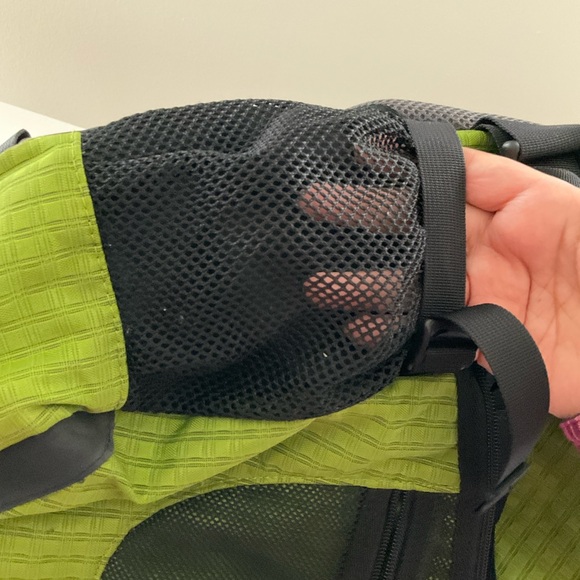 L.L. Bean Green Commuter Messenger Laptop Crossbody Bag with Black Accents - Picture 9 of 15